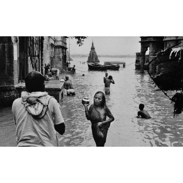 Photographic Journeys: The Scenic and the Lived