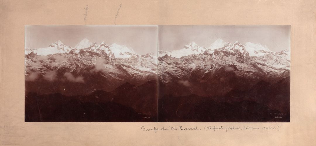 Groupe du Mt. Everest (téléphotographies, distance 130 km.)